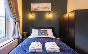 2 Bedroom In Center Of London